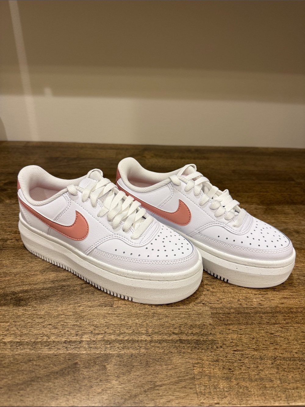 Nike Womens White Sneakers with Pink Swoosh